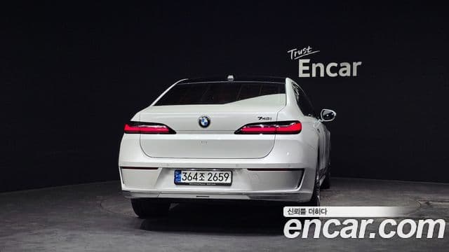 BMW 7 Series 2022 — ფოტო 4/20