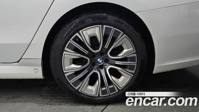 BMW 7 Series 2022 — Photo 33/34