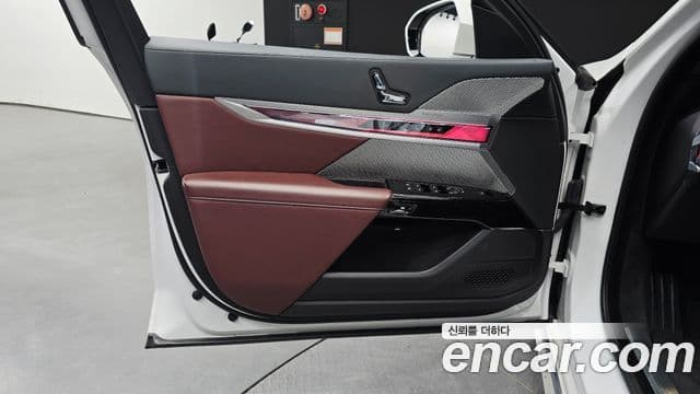 BMW 7 Series 2022 — Photo 8/34