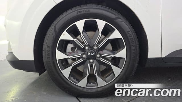 Kia Carnival 2021 — фото 5 из 20