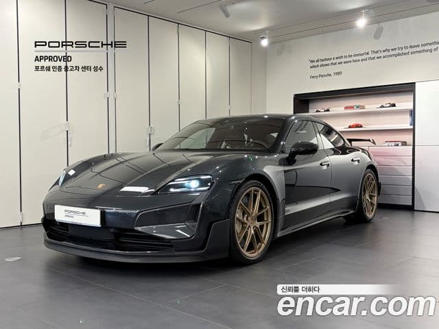 Porsche Taycan 2025 — ფოტო 1/19