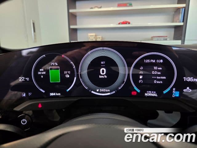Porsche Taycan 2025 — ფოტო 18/19