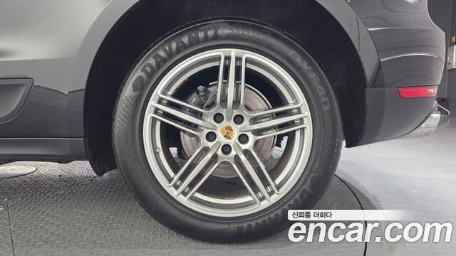 Porsche Macan 2019 — Photo 27/30