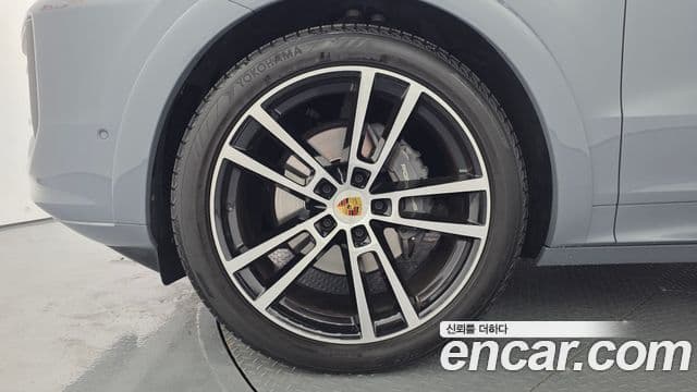 Porsche Cayenne 2024 — ფოტო 17/20