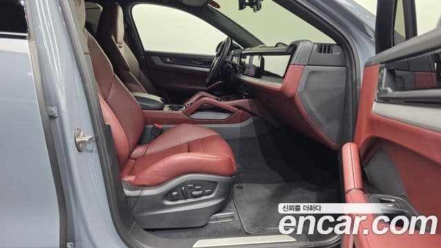 Porsche Cayenne 2024 — ფოტო 11/20