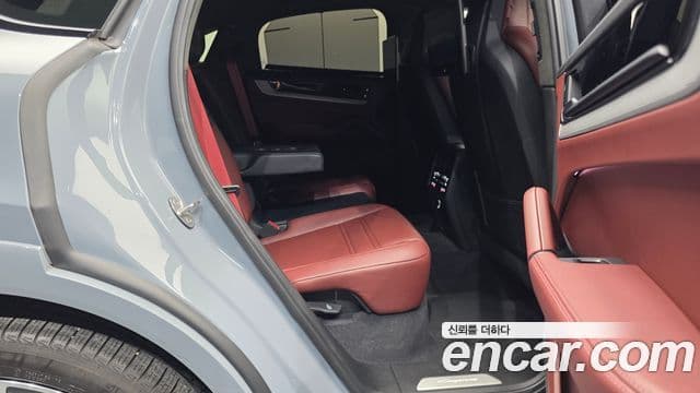 Porsche Cayenne 2024 — ფოტო 13/20