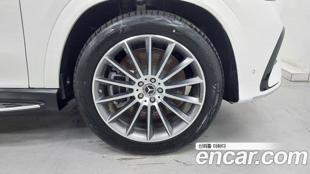 Mercedes-Benz GLE-Class 2025 — Photo 13/18