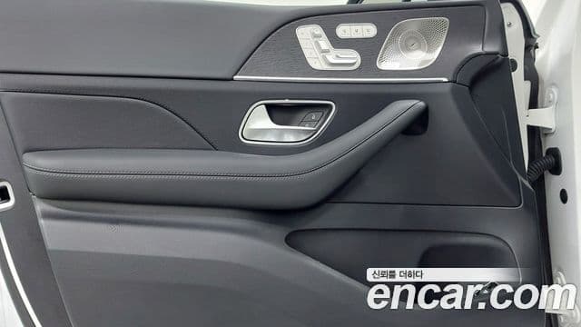 Mercedes-Benz GLE-Class 2025 — Photo 15/18