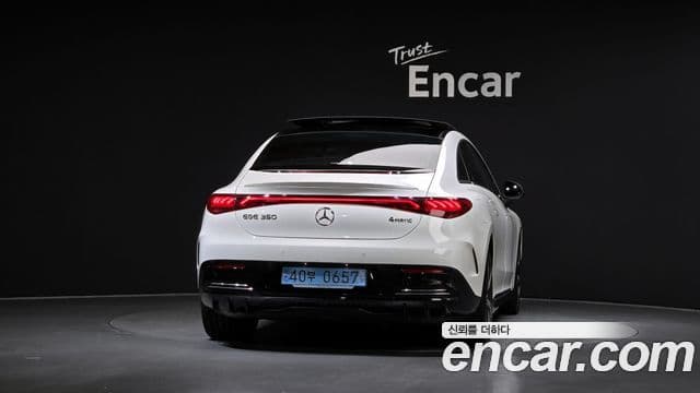 Mercedes-Benz EQE 2023 — ფოტო 11/20