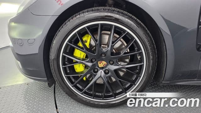 Porsche Panamera 2018 — Photo 29/38