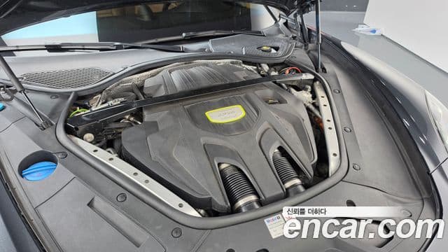 Porsche Panamera 2018 — Photo 19/38