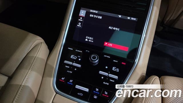 Porsche Panamera 2018 — Photo 9/38