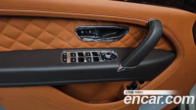 Bentley Bentayga 2018 — Фото 19/20
