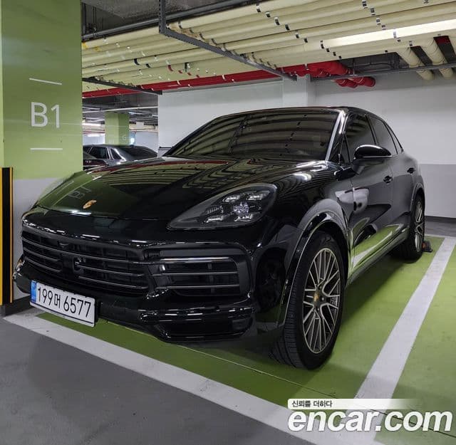 Porsche Cayenne 2023 — Photo 2/13