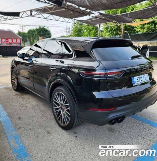 Porsche Cayenne 2023 — Photo 8/13