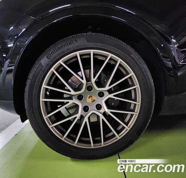 Porsche Cayenne 2023 — Photo 3/13
