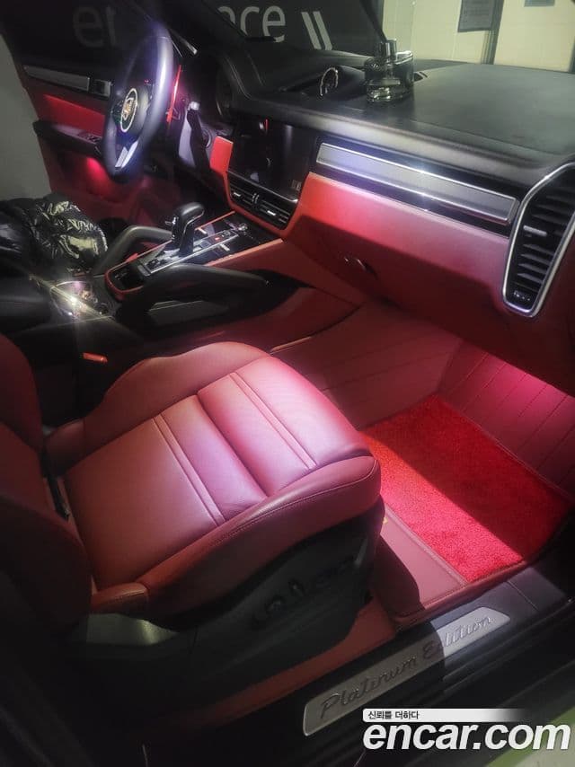 Porsche Cayenne 2023 — Photo 12/13