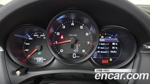 Porsche Macan 2019 — ფოტო 16/33