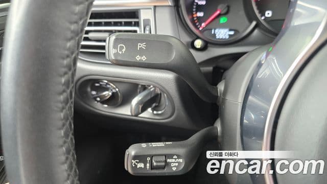 Porsche Macan 2019 — ფოტო 32/33