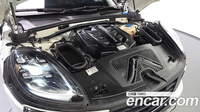 Porsche Macan 2018 — Şəkil 15/31