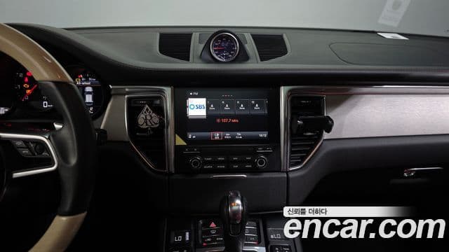 Porsche Macan 2018 — Şəkil 20/31