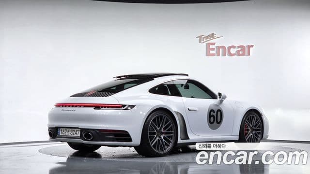Porsche 911 2021 — ფოტო 18/37