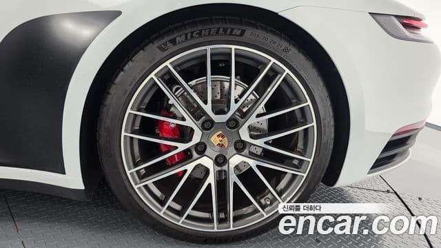 Porsche 911 2021 — ფოტო 23/37
