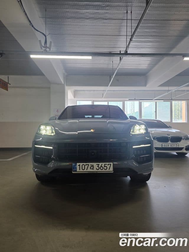 Porsche Cayenne 2025 — ფოტო 1/15
