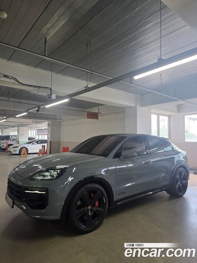 Porsche Cayenne 2025 — ფოტო 10/15