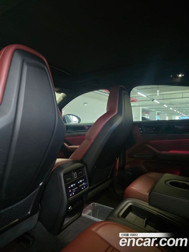 Porsche Cayenne 2025 — ფოტო 14/15