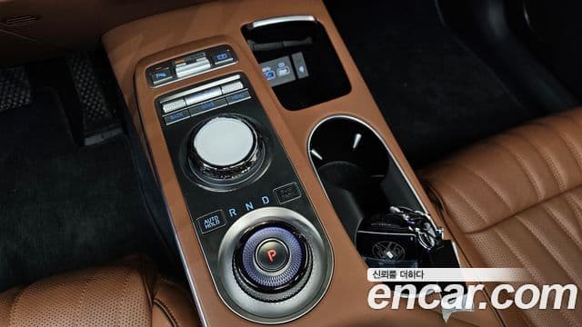 Genesis GV70 2023 — ფოტო 12/38