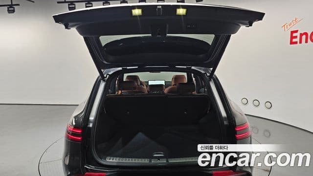 Genesis GV70 2023 — ფოტო 14/38