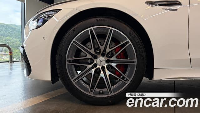 Mercedes-Benz AMG GT 2025 — Photo 12/20