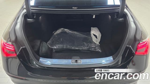 Mercedes-Benz S-Class 2021 — Photo 27/37