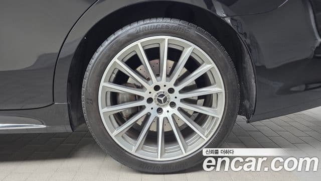 Mercedes-Benz S-Class 2021 — Photo 19/37