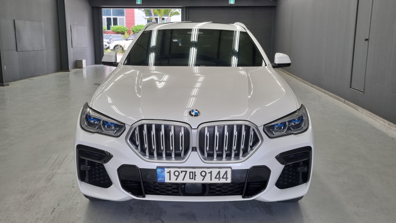 BMW X6 2022 — Photo 15/18