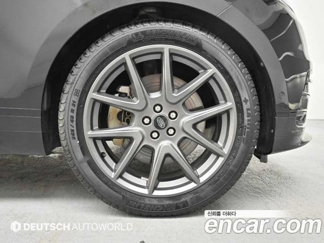 Land Rover Range Rover Velar 2025 — Photo 17/20
