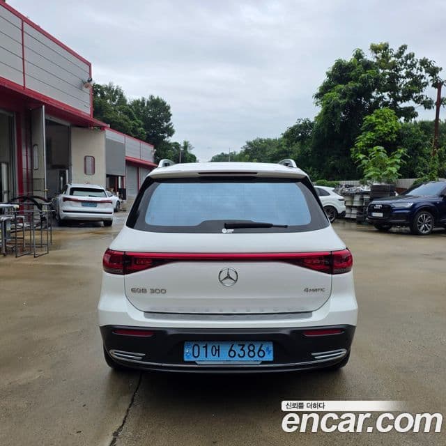 Mercedes-Benz EQB 2024 — ფოტო 16/20