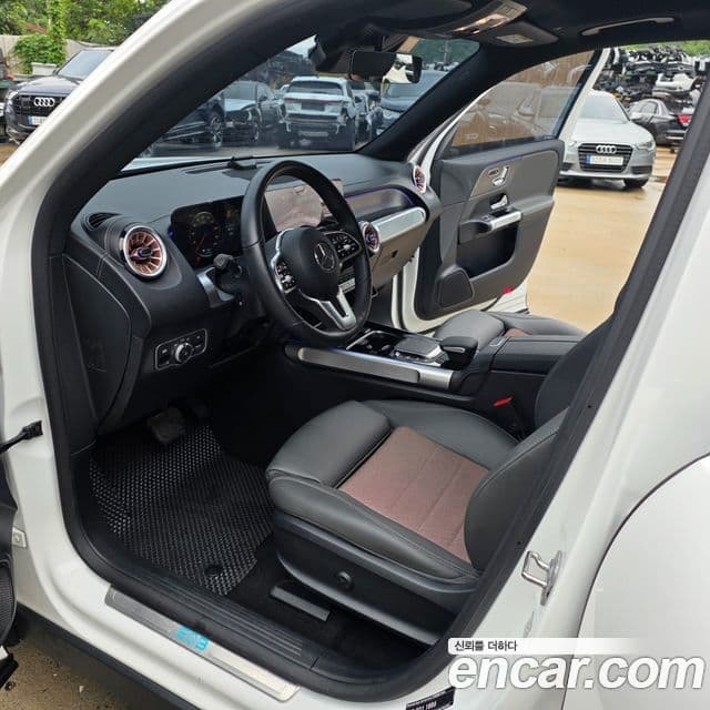 Mercedes-Benz EQB 2024 — ფოტო 12/20