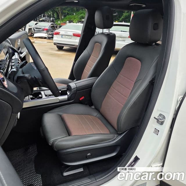 Mercedes-Benz EQB 2024 — ფოტო 2/20