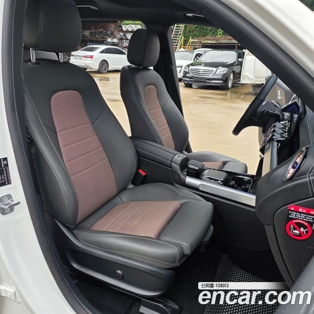 Mercedes-Benz EQB 2024 — ფოტო 18/20