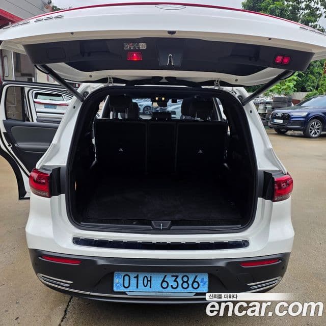 Mercedes-Benz EQB 2024 — ფოტო 8/20