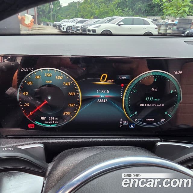 Mercedes-Benz EQB 2024 — ფოტო 14/20