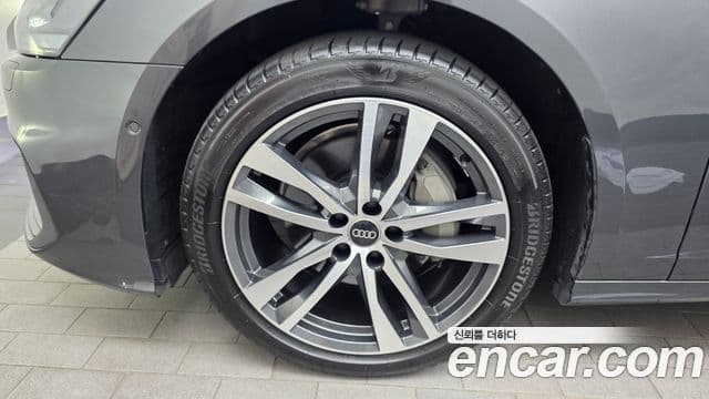 Audi A6 2022 — ფოტო 23/32