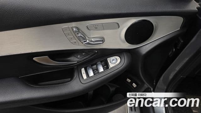 Mercedes-Benz GLC-Class 2019 — Photo 16/33