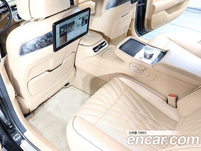 Genesis G90 2022 — Photo 10/20