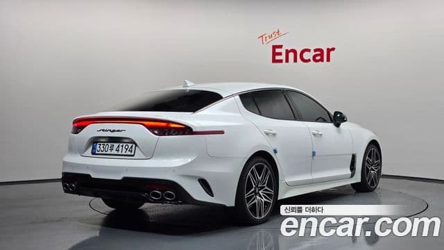 Kia Stinger 2021 — Фото 2/20