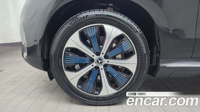Mercedes-Benz EQC 2020 — ფოტო 25/31