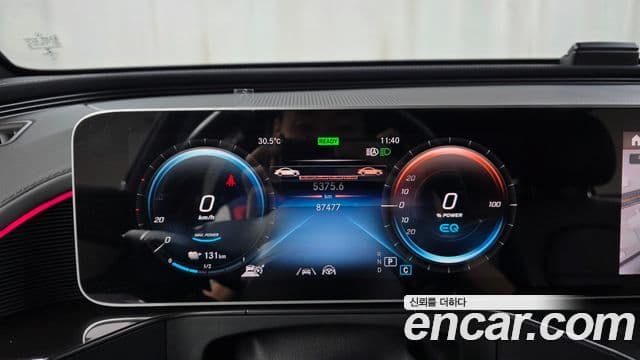 Mercedes-Benz EQC 2020 — ფოტო 20/31