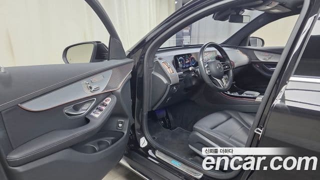 Mercedes-Benz EQC 2020 — ფოტო 27/31